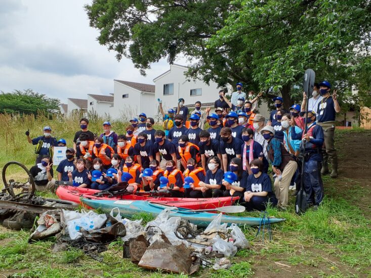 大学生がカヤックに乗って、ごみ拾い…荒川クリーン作戦！